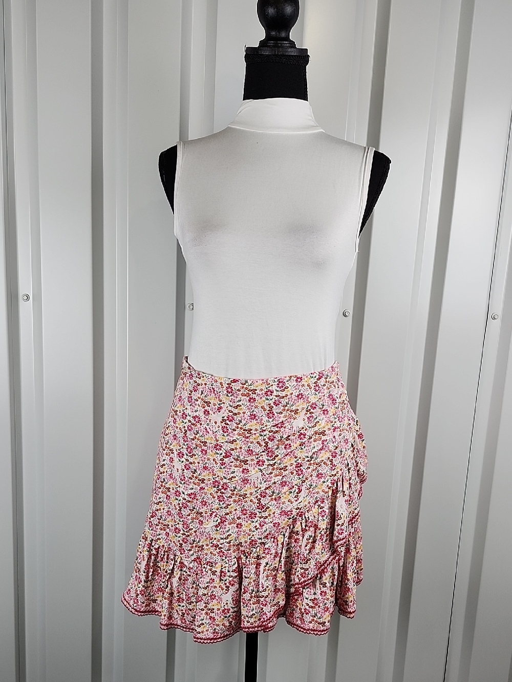 Poupette St. Barth Mabelle Pink & White Floral Ruffle Mini Skirt Size Med NWT